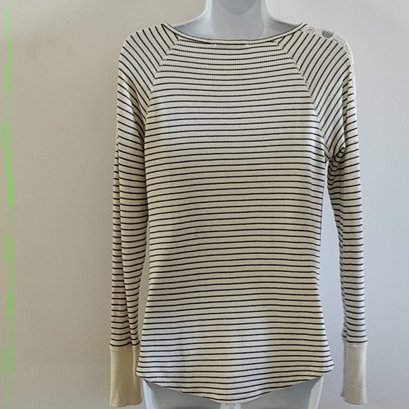 Chloe K size Medium lace shoulder shirt - Picture 2 of 4